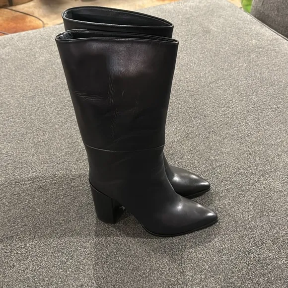 NWOT Stuart  Weitzman leather boots