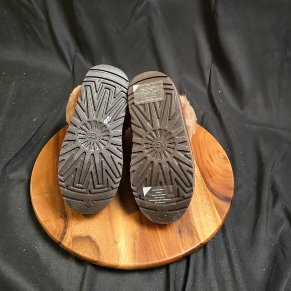 Nwot Ugg Classic Chillapeak Women's Boot Size 7.