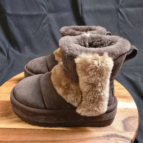Nwot Ugg Classic Chillapeak Women's Boot Size 7.