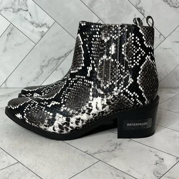NWT Aqua College Womens Snake Print Karlie Ankle Bootie Shoe Size 5.5M