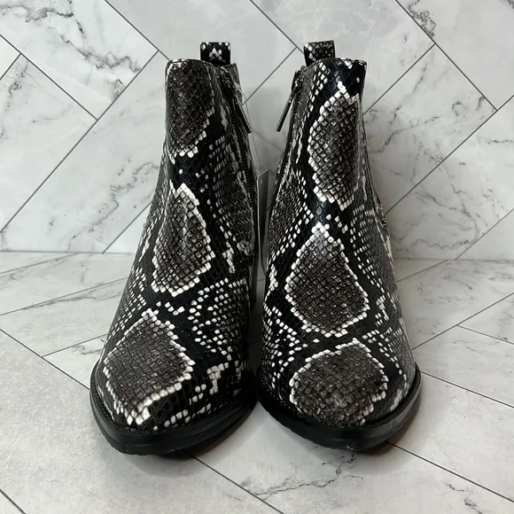 NWT Aqua College Womens Snake Print Karlie Ankle Bootie Shoe Size 5.5M