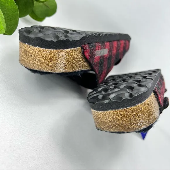 NWT Arizona Shearling Plaid Red Sandal by Birkenstock (B38-17)