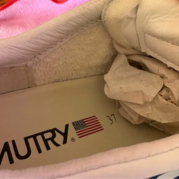 NWT Autry Medalist Low Sneakers White Red Leather Women’s fashion size 37