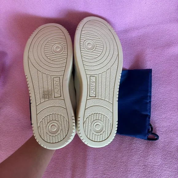 NWT Autry Medalist Low Sneakers White Red Leather Women’s fashion size 37