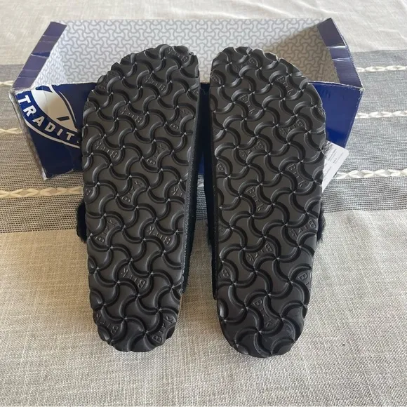 NWT Birkenstock Arizona Shearling Sandals Black Size 38 US 7