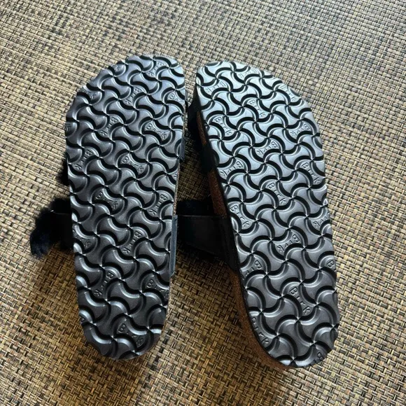 NWT Birkenstock Black Mayari ShearlingOiled Leather Sandals