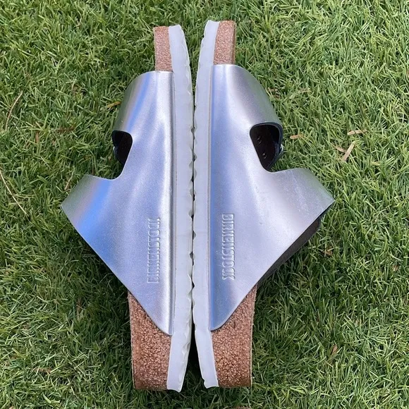 NWT BIRKENSTOCK Metallic Silver Soft Footbed Sandals!