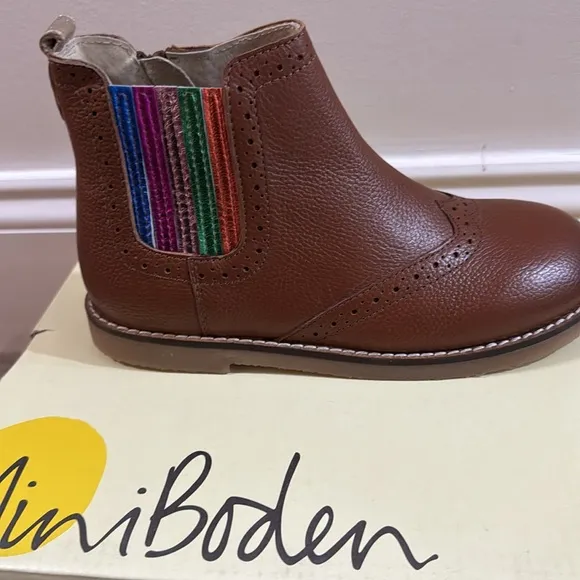 NWT Boden Chelsea Boots (Sz 32)