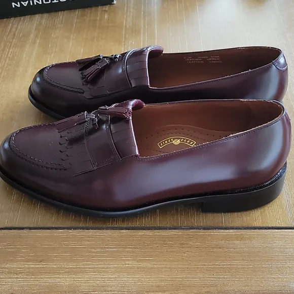 NWT BOSTONIAN  LEATHER LOAFERS
