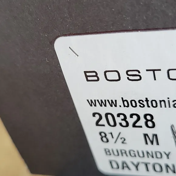NWT BOSTONIAN  LEATHER LOAFERS