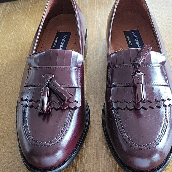 NWT BOSTONIAN  LEATHER LOAFERS