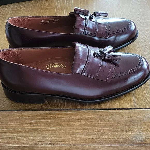 NWT BOSTONIAN  LEATHER LOAFERS