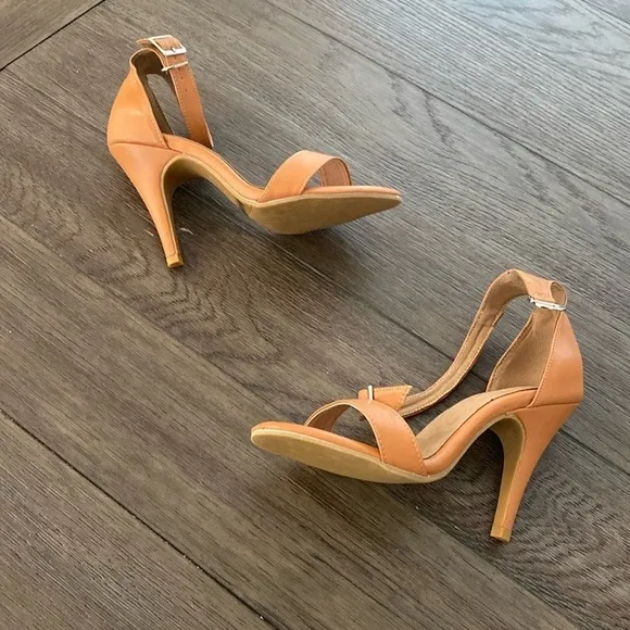 NWT BURJU Zoe True Nude Classic Strappy Heeled Sandals | size 6.5