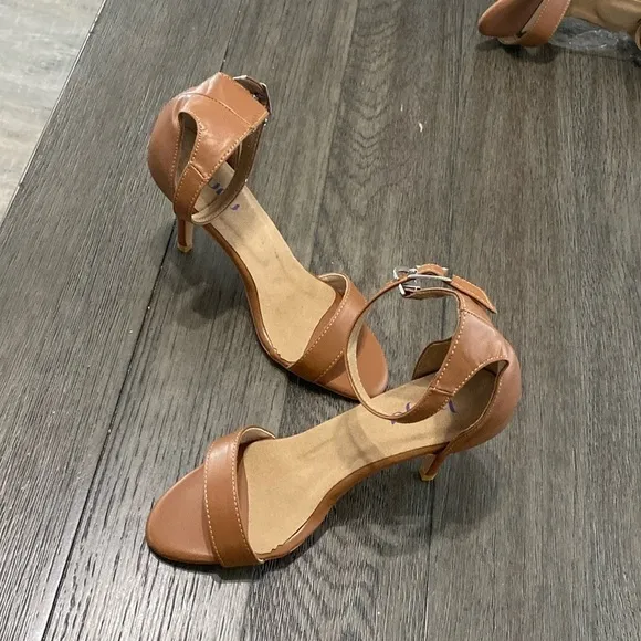 NWT BURJU Zoe True Nude shade 6 Classic Strappy Heeled Sandals | size 7