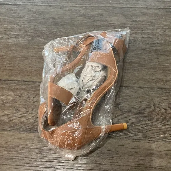 NWT BURJU Zoe True Nude shade 6 Classic Strappy Heeled Sandals | size 7