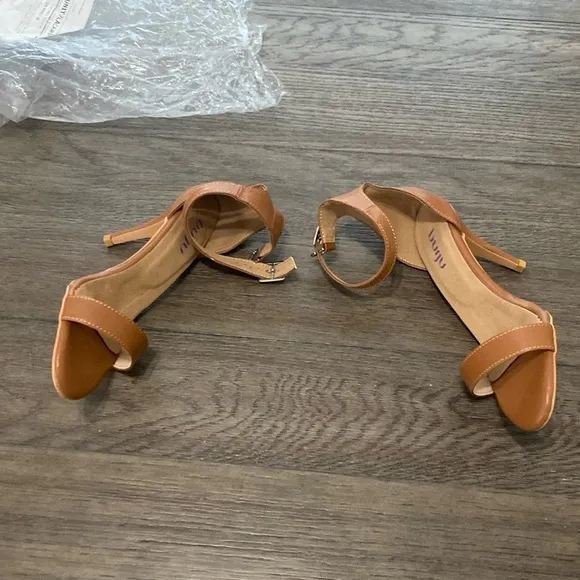 NWT BURJU Zoe True Nude shade 6 Classic Strappy Heeled Sandals | size 7