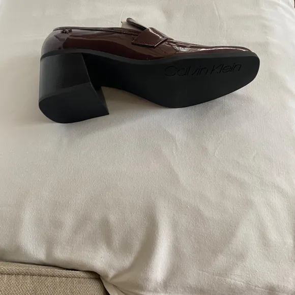 NWT Calvin Klein Ventice 2 Dark Red Patent Heeled Loafers Size 10M.