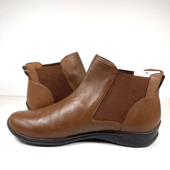 NWT David Tate Womens Space Leather Chelsea Booties Size 12M