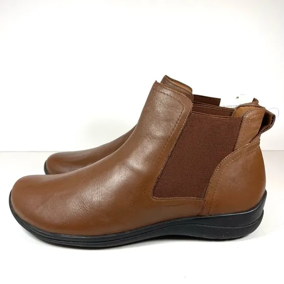 NWT David Tate Womens Space Leather Chelsea Booties Size 12M