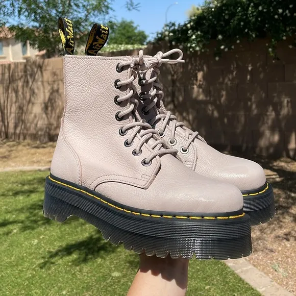 NWT DR MARTENS Jadon III Boots!