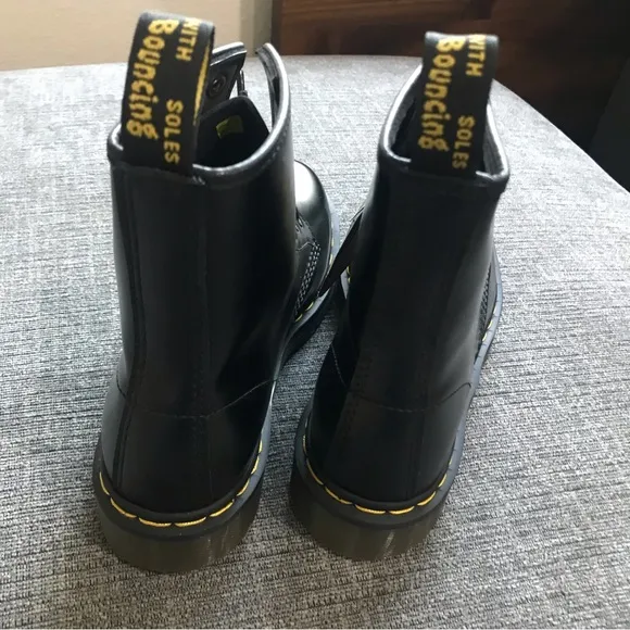 NWT Dr Martens leather lace up boots