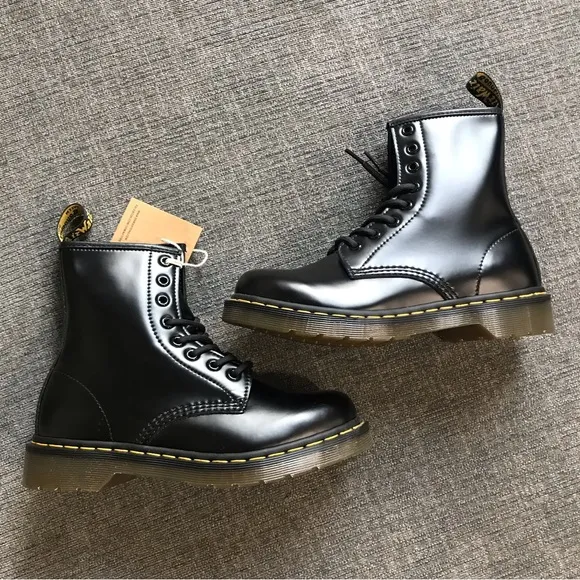 NWT Dr Martens leather lace up boots