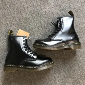 NWT Dr Martens leather lace up boots