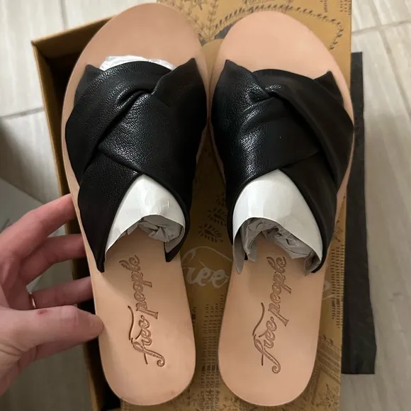 NWT Free People Black Rio Vista Flat Sandals Size 6.5/EU37