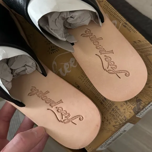NWT Free People Black Rio Vista Flat Sandals Size 6.5/EU37