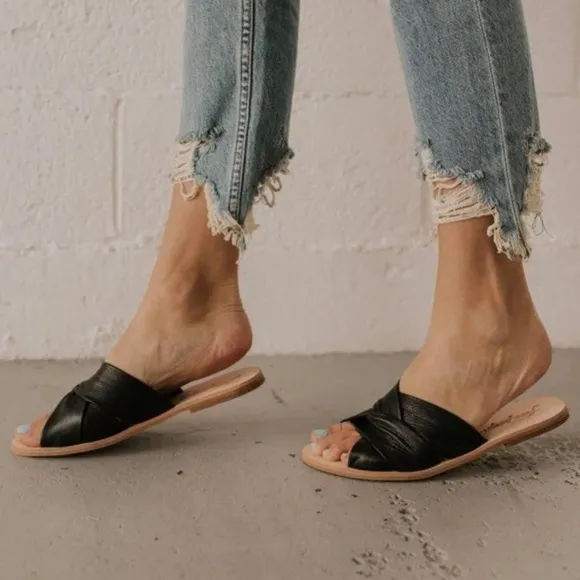 NWT Free People Black Rio Vista Flat Sandals Size 6.5/EU37