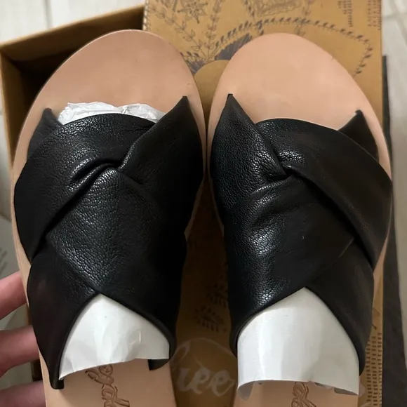 NWT Free People Black Rio Vista Flat Sandals Size 6.5/EU37