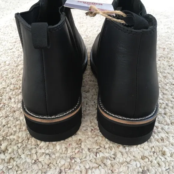 NWT Kodiak Peyto Leather Boots