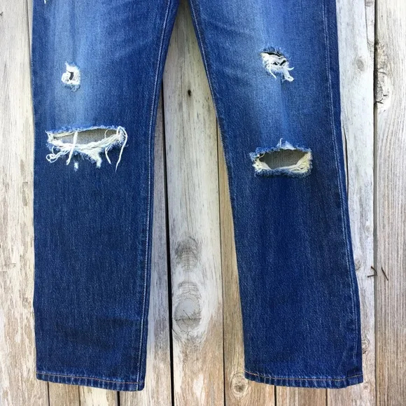 NWT Levi’s 501 High Rise Distressed Jean Blue 27