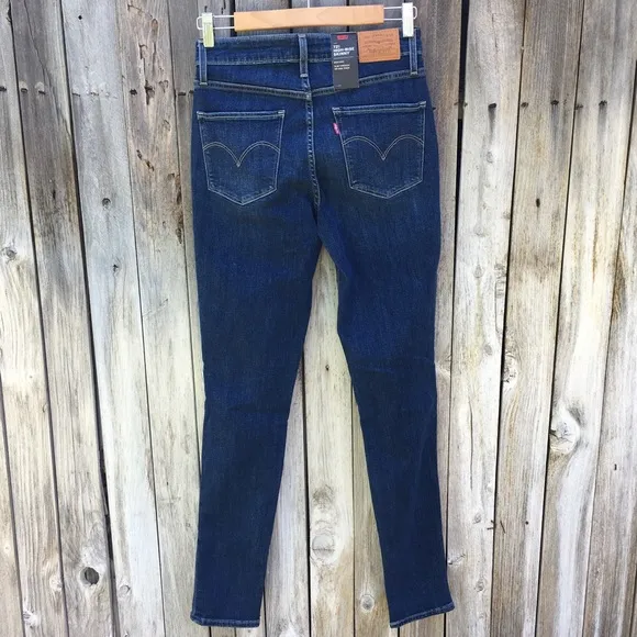 NWT Levi’s 721 High Rise Skinny Jean Luna Blue 27