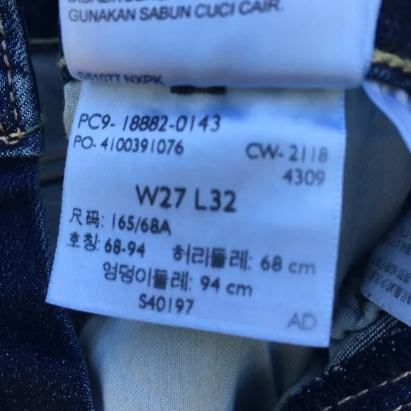 NWT Levi’s 721 High Rise Skinny Jean Luna Blue 27
