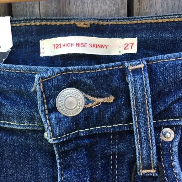 NWT Levi’s 721 High Rise Skinny Jean Luna Blue 27