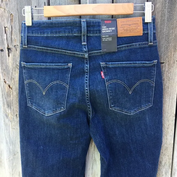 NWT Levi’s 721 High Rise Skinny Jean Luna Blue 27