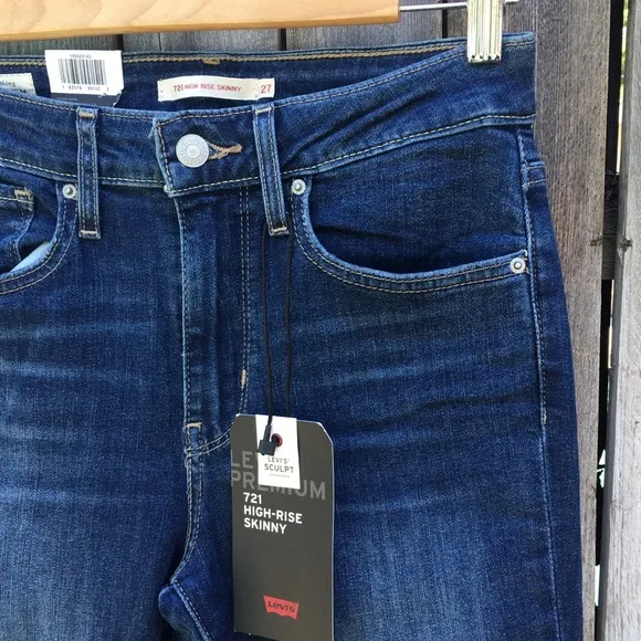 NWT Levi’s 721 High Rise Skinny Jean Luna Blue 27