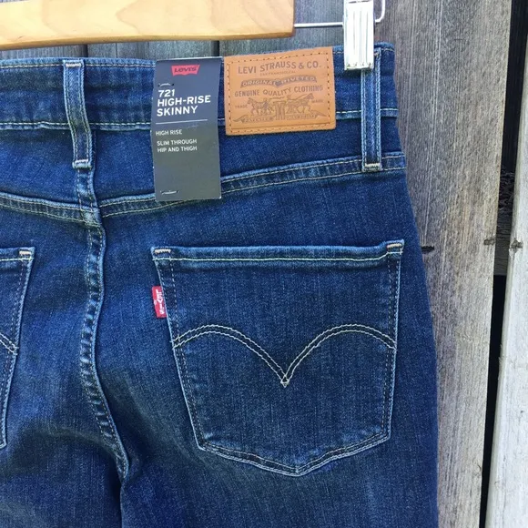 NWT Levi’s 721 High Rise Skinny Jean Luna Blue 27