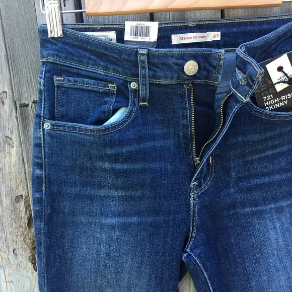 NWT Levi’s 721 High Rise Skinny Jean Luna Blue 27