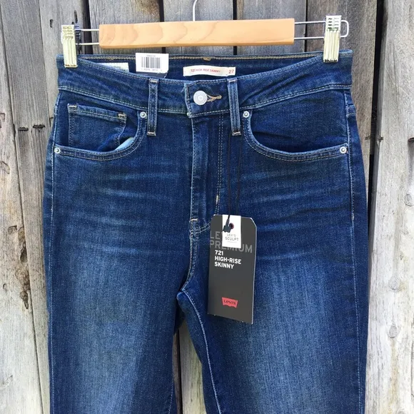 NWT Levi’s 721 High Rise Skinny Jean Luna Blue 27