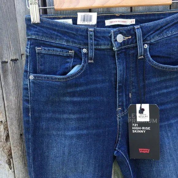 NWT Levi’s 721 High Rise Skinny Jean Luna Blue 27