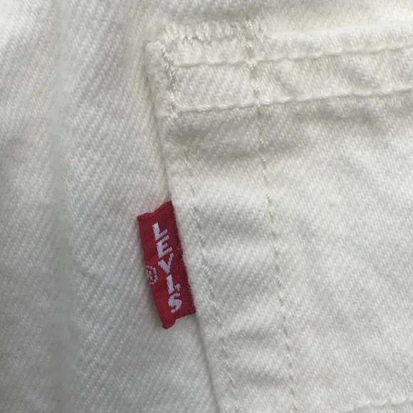 NWT Levi’s Wedgie Icon Distressed Jean Cream Chalk 30