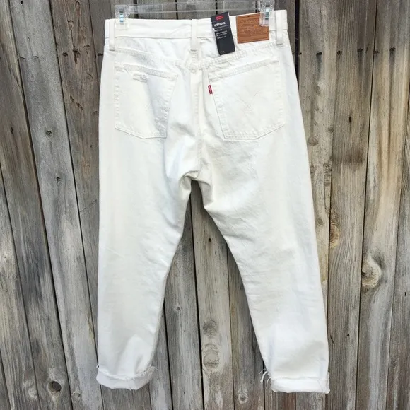 NWT Levi’s Wedgie Icon Distressed Jean Cream Chalk 30