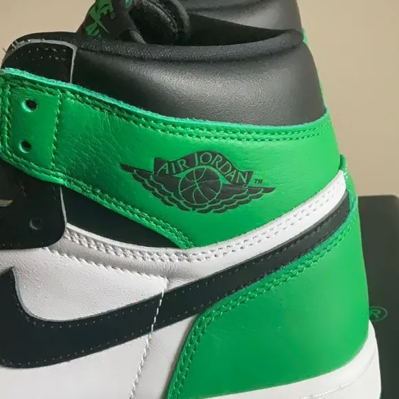 NWT Nike Air Jordan 1 Retro High OG Sneakers