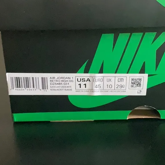 NWT Nike Air Jordan 1 Retro High OG Sneakers