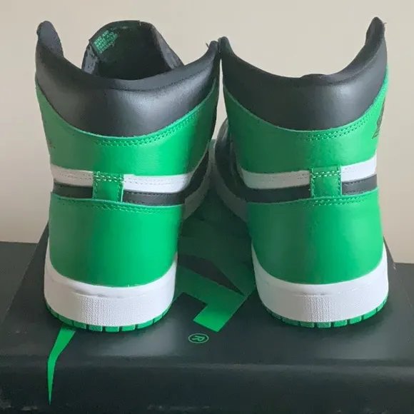 NWT Nike Air Jordan 1 Retro High OG Sneakers