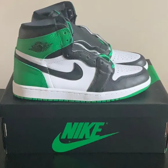 NWT Nike Air Jordan 1 Retro High OG Sneakers