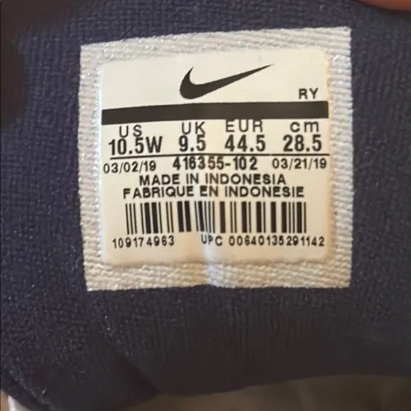 NWT Nike White and Black Sneakers