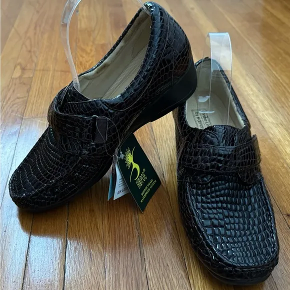 NWT Ortho-Line by Hoopoe Mica brown crocodile print loafers moccasins, size 9W